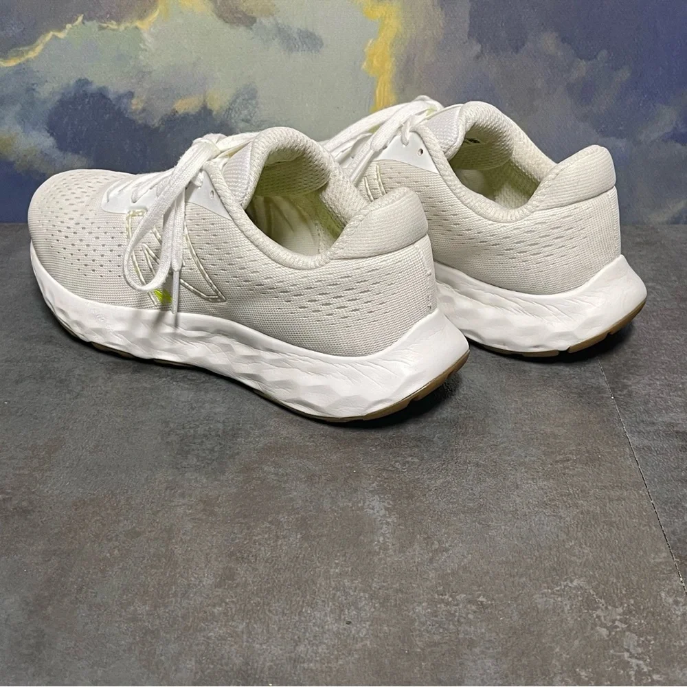 New Balance 520V8  Women's White Running Shoes Size 7.5B - Picture 8 of 16